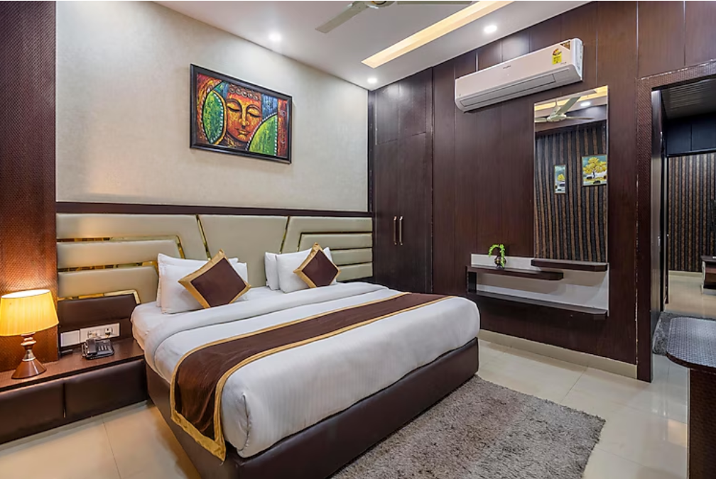 Shree Jee Hotel Suite Room with Jacuzzi 4