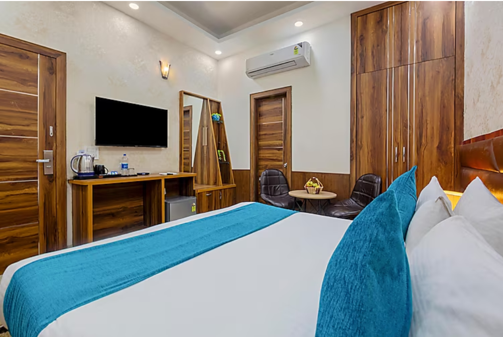 Shree Jee Hotel Suite Room with Jacuzzi 9
