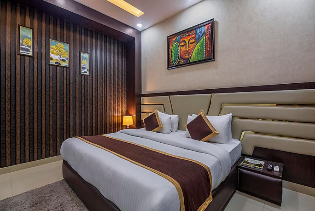 Shree Jee Hotel Suite Room with Jacuzzi 6