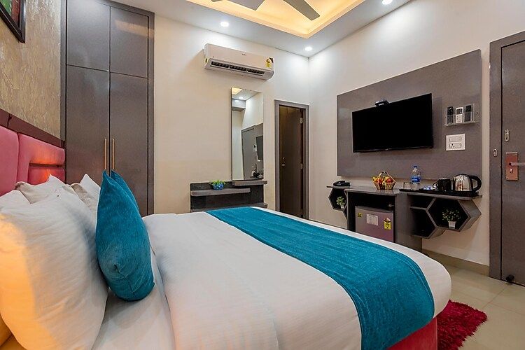 Shree Jee Hotel Suite Room with Jacuzzi 5