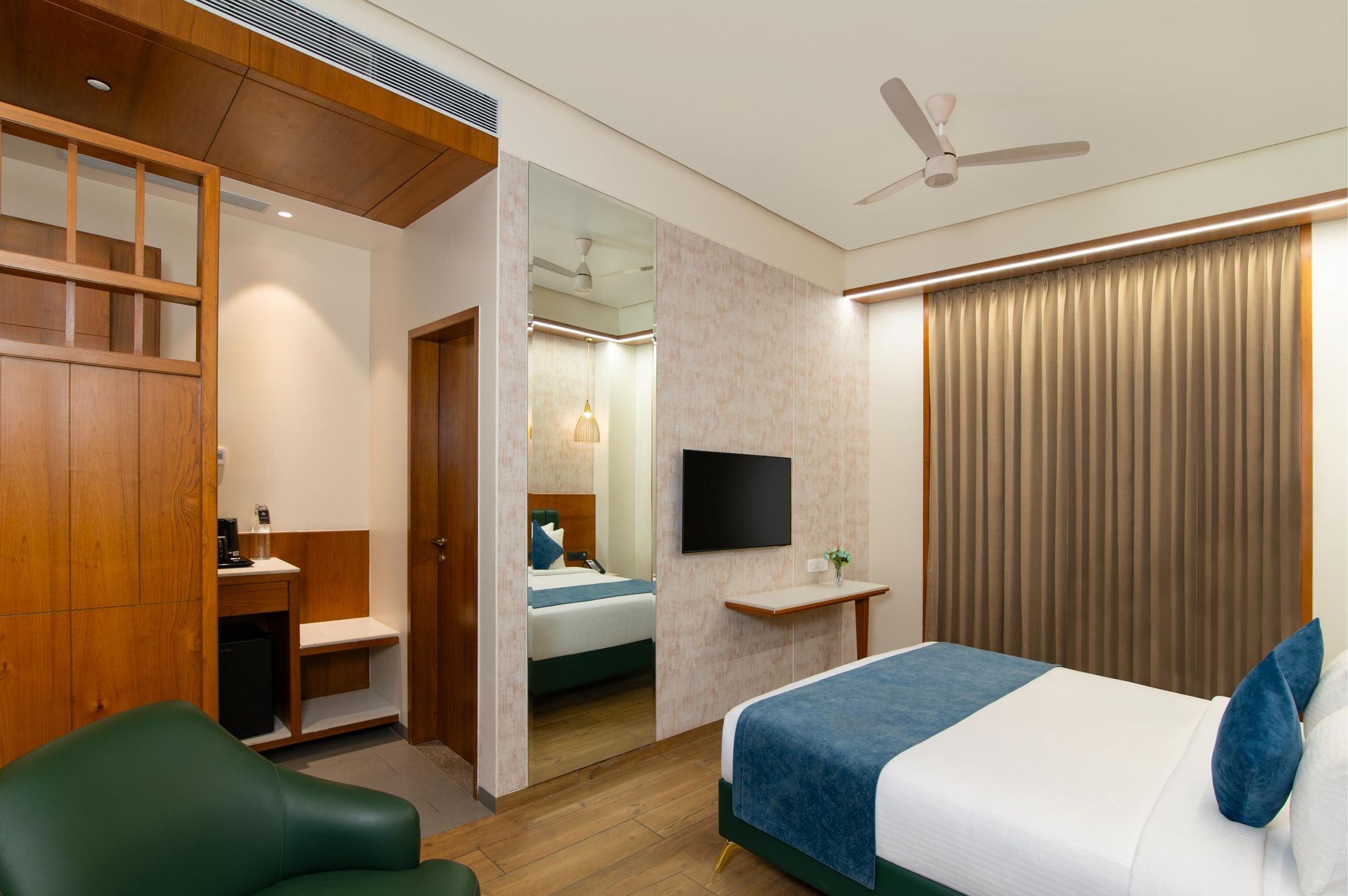 Enrise by Sayaji Latur Executive Room 2