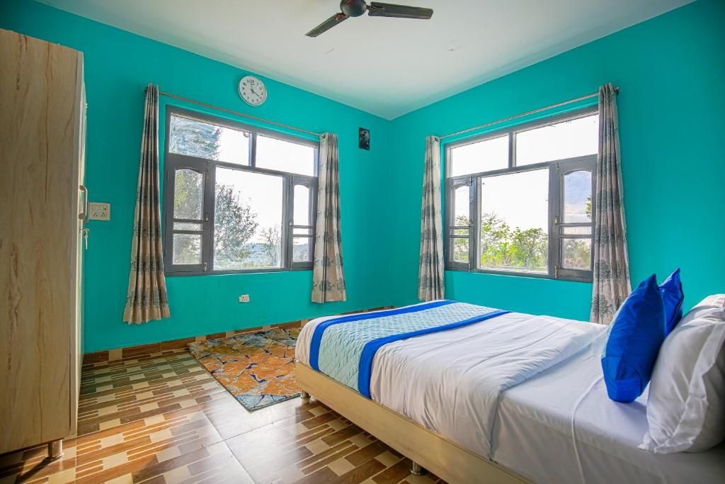 The Bunksters Bir Deluxe Room With Sunset View 4