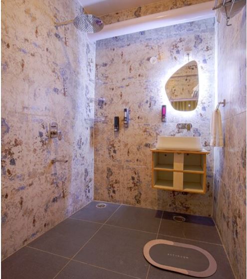 Super VIlla Private Balcony Ensuite Bathroom