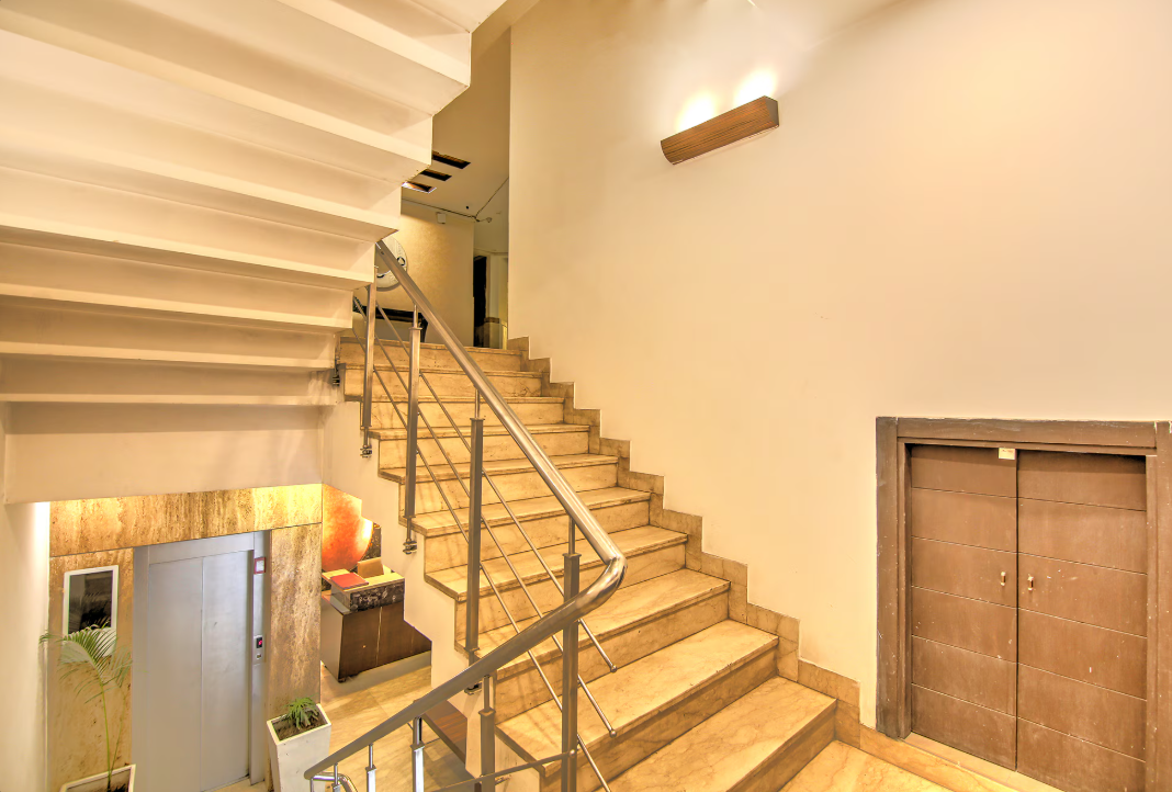 Side Image 2