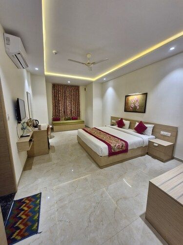 Grand Vasaante Deluxe Room 2