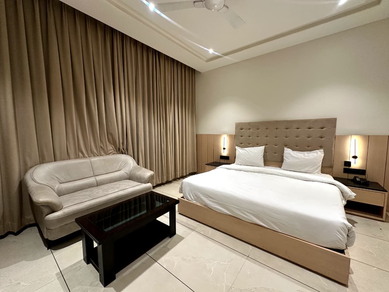 hotel crown park Semi Deluxe