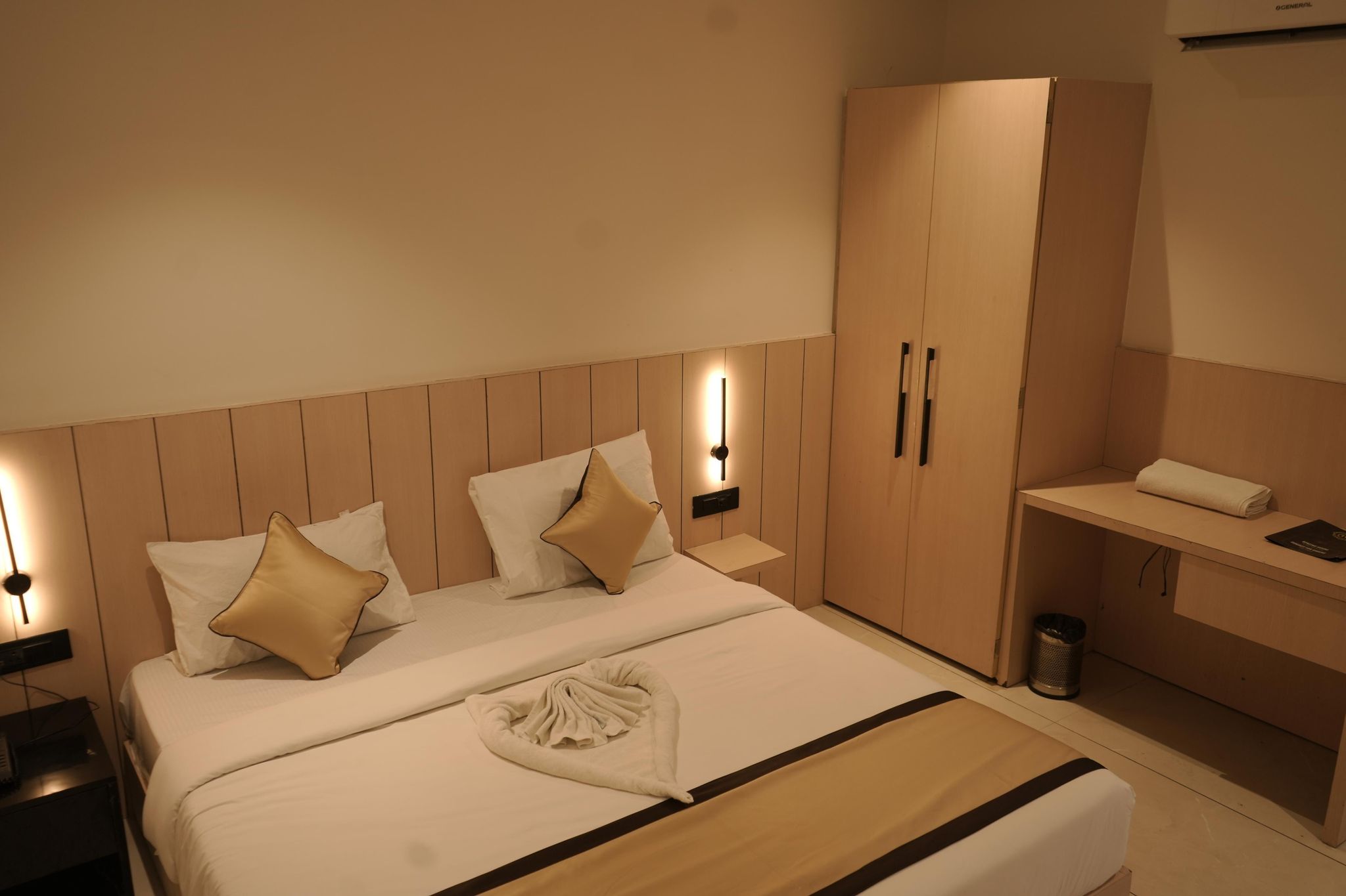 hotel crown park Deluxe Room 3