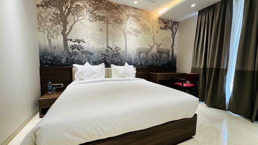 Hotel Royal Bagh - Opposite City Park Jaipur Premium Room With City Park View 4