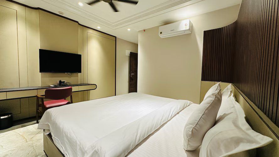Hotel Royal Bagh - Opposite City Park Jaipur Premium Room With City Park View 3