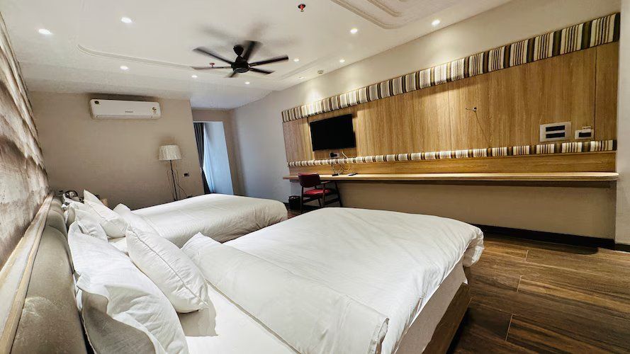 Hotel Royal Bagh - Opposite City Park Jaipur Suite Room With Private Balcony 5
