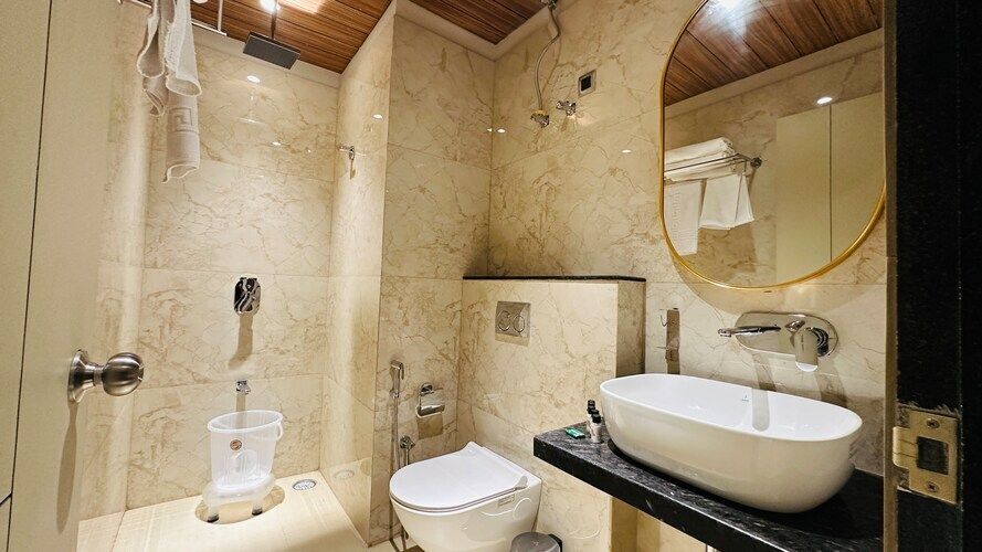Hotel Royal Bagh - Opposite City Park Jaipur Suite Room With Private Balcony 7