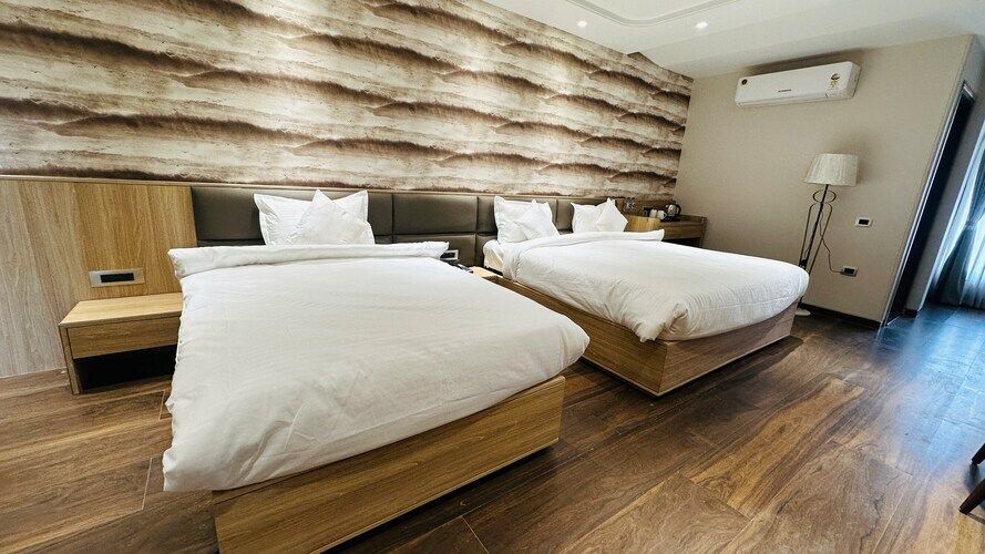 Hotel Royal Bagh - Opposite City Park Jaipur Suite Room With Private Balcony 2