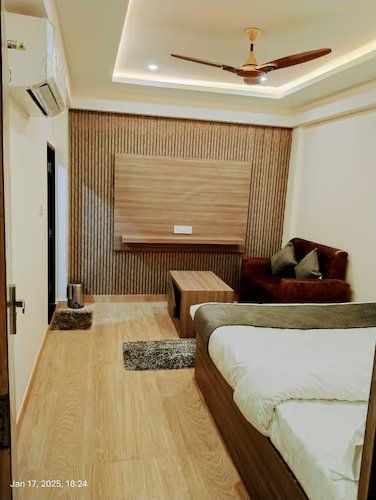 Hotel Abhinandan Super Deluxe Room Perfect for Family and Couple 10