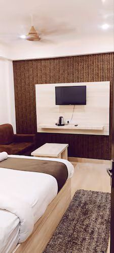 Hotel Abhinandan Super Deluxe Room Perfect for Family and Couple 11