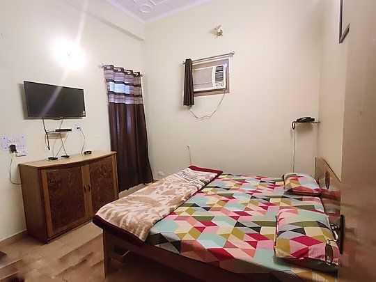 Semi Deluxe Room (Air-Cooled)