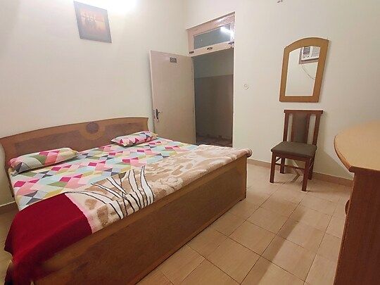 Semi Deluxe Room (Air-Cooled)