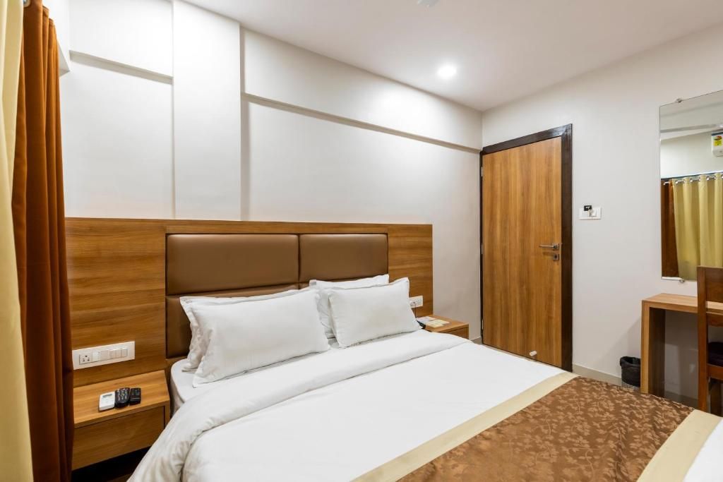 Embassy Park BKC Mumbai Deluxe Double Room 3