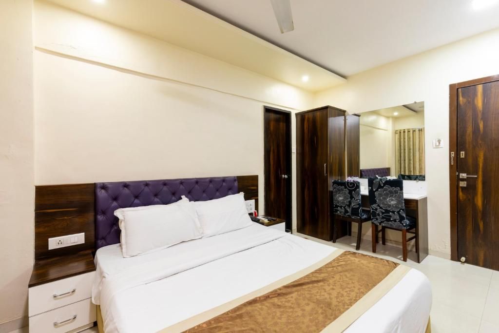 Embassy Park BKC Mumbai Deluxe Double Room 2