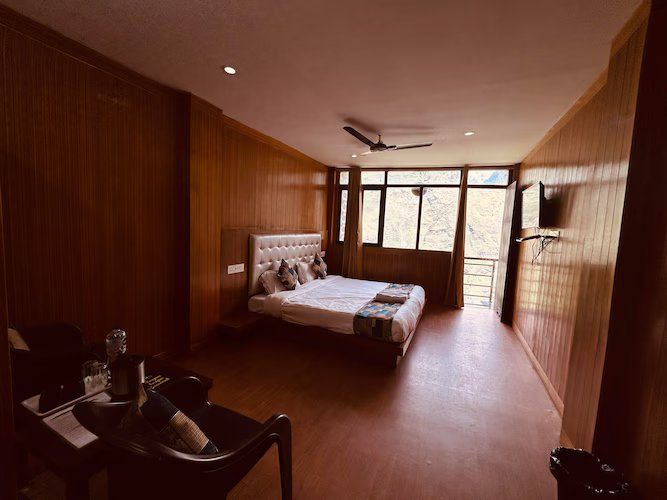 Mountain View Deluxe Room With Balcony