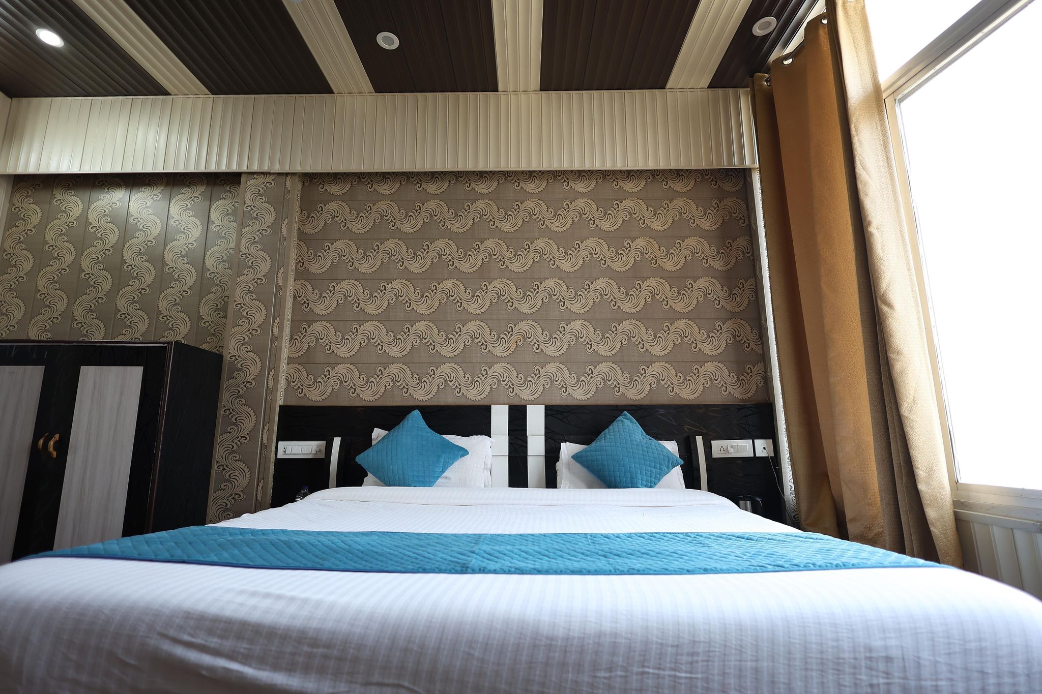 Mountain View Deluxe Room With Balcony