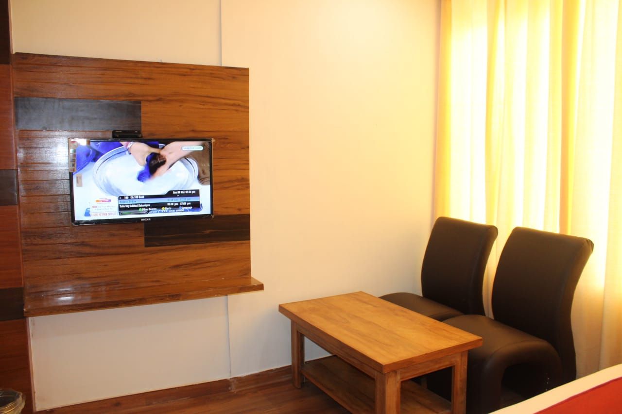 FabExpress Black Diamond Deluxe Room 2