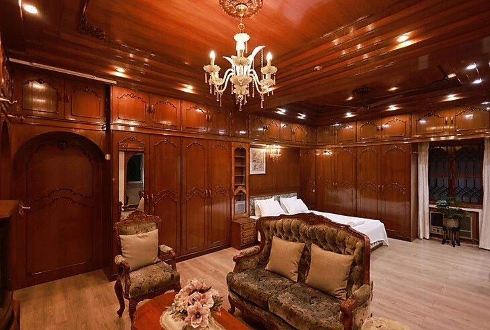 Executive Suite