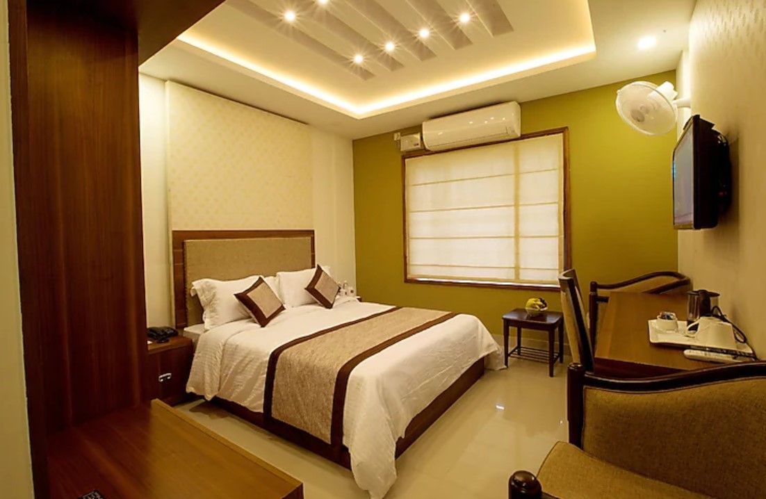 Royal Plaza Glitz Inn Deluxe Queen 2