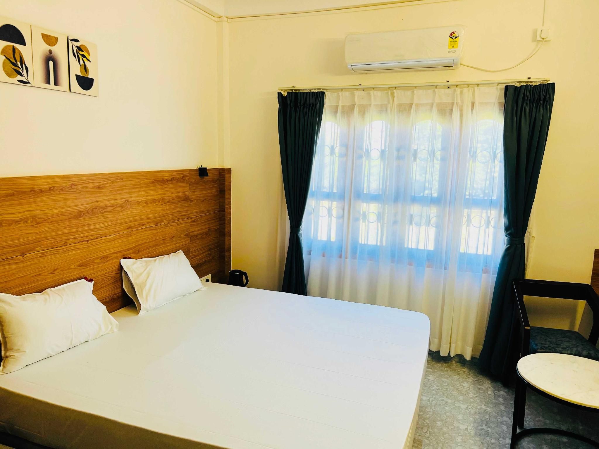 Deluxe AC Room