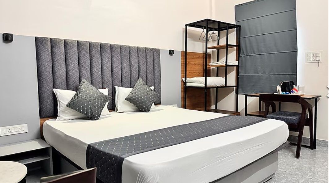 Hotel Insta 18 AC DELUXE 5