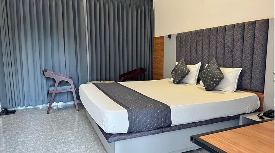 Hotel Insta 18 AC DELUXE 4