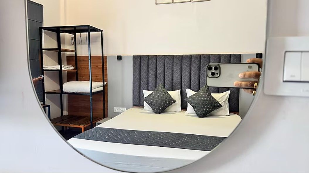 Hotel Insta 18 AC DELUXE 3