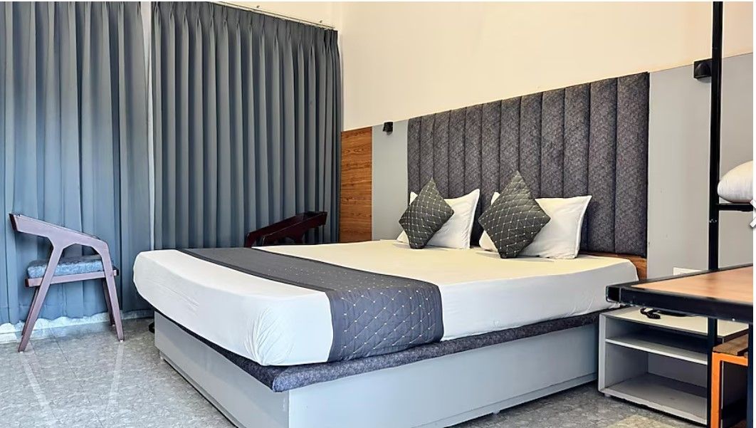 Hotel Insta 18 AC DELUXE