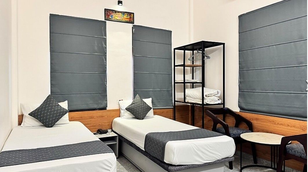 Hotel Insta 18 AC DELUXE 2