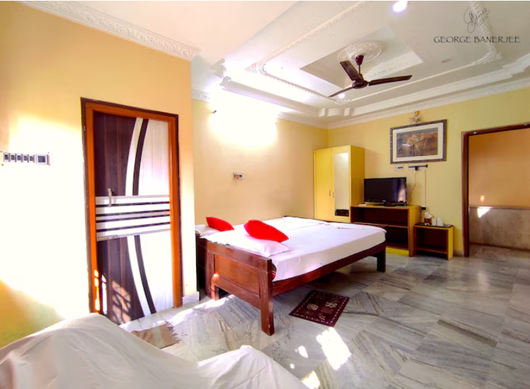 DOUBLE BED ROOM WITH AC FIRST FLOOR