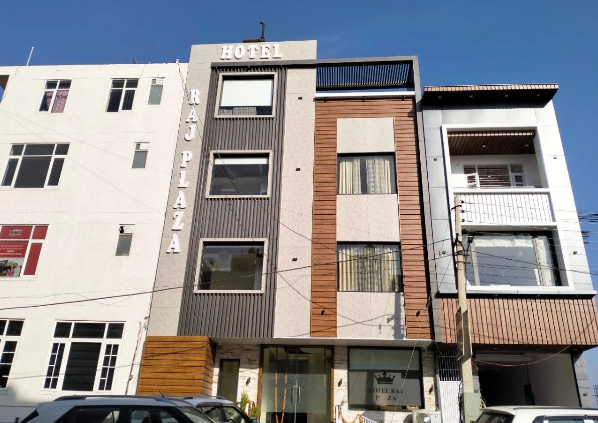 Hotel Raj Plaza
