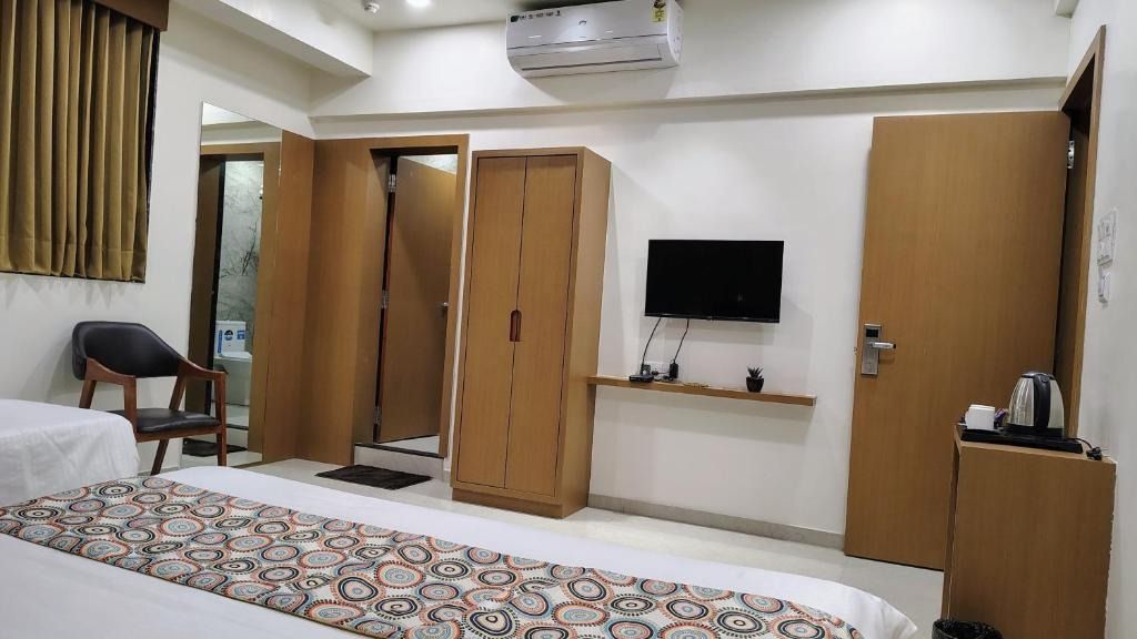 Hotel Shivansh Somnath Executive Deluxe Room 9