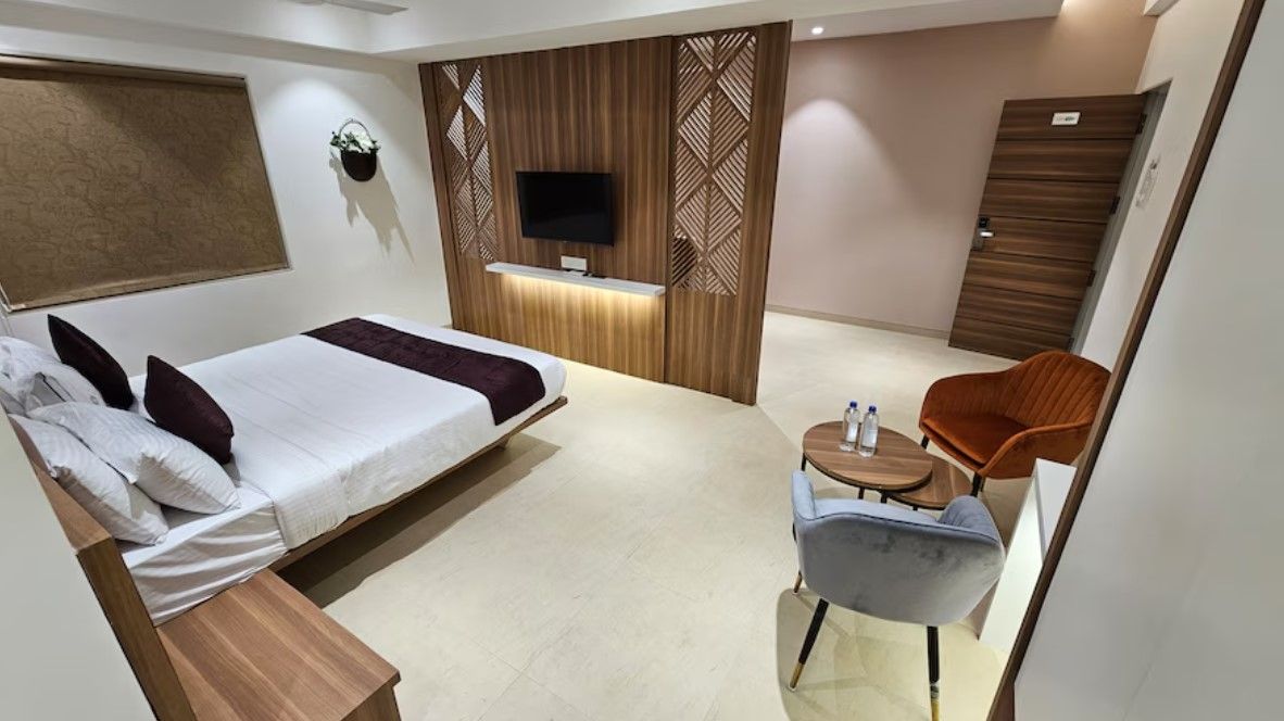 EXECUTIVE SUITE ROOM