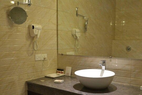 Hotel Sobti Continental Executive Room with Living Area and Work Desk 2