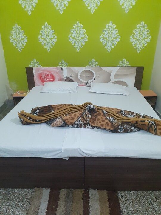 AC Room with out door Jhula and silent room