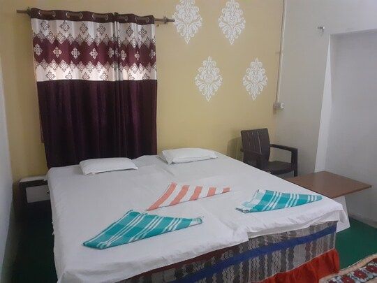 AC Room with out door Jhula and silent room