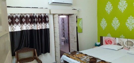 AC Room with out door Jhula and silent room