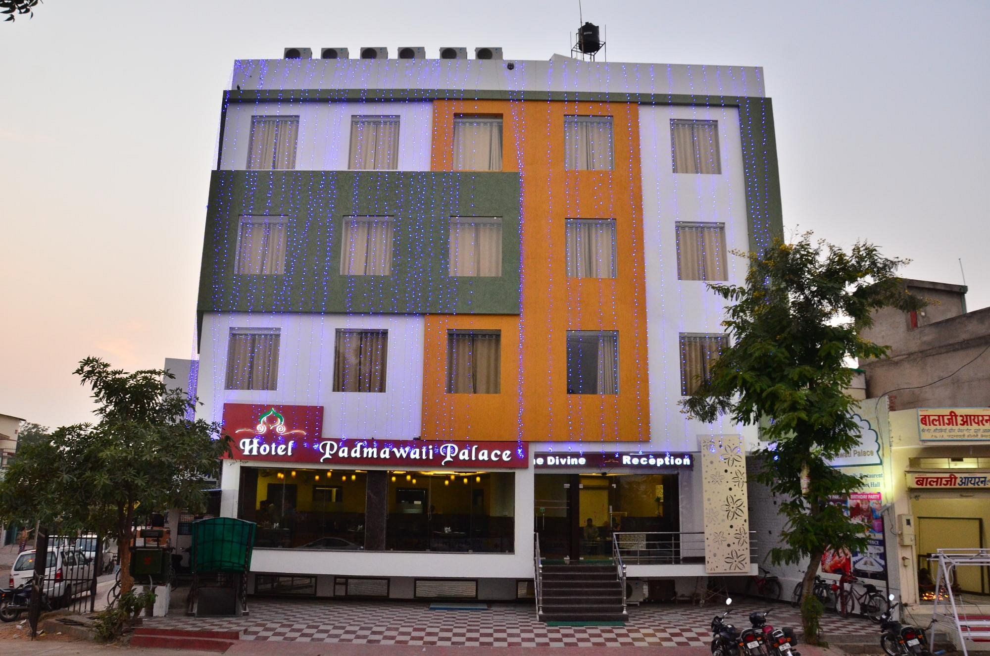 Hotel Padmawati Palace