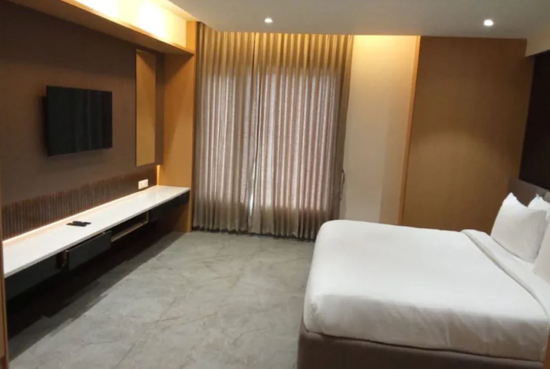 VANTARA SUITES Kings Room