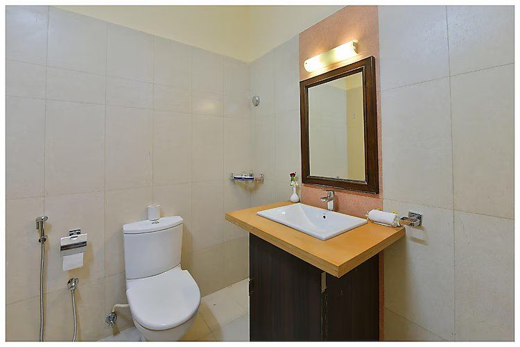 Garh Govind Resort Deluxe Room 4