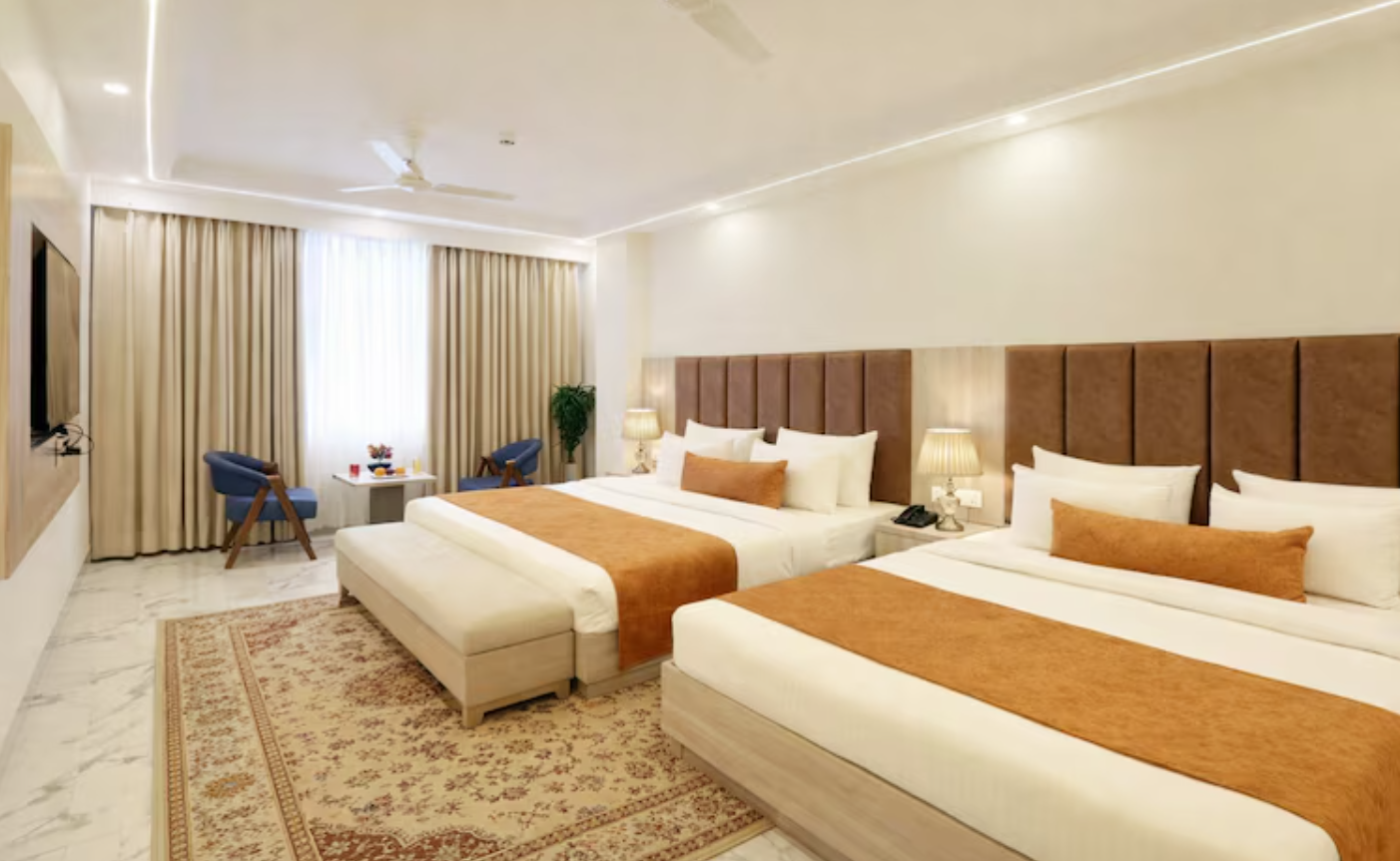 Two King Size Bed Family Room With Airport Drop