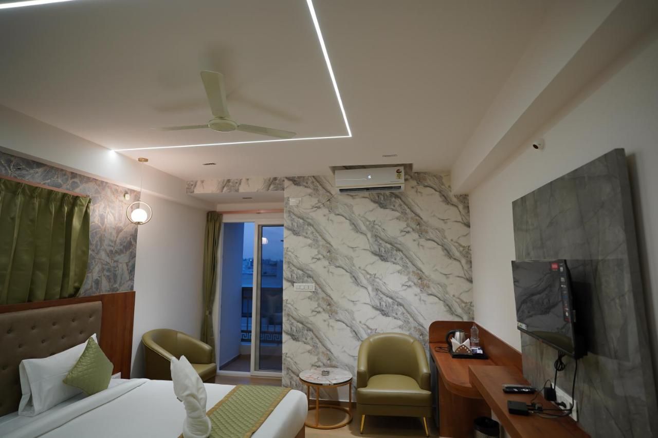 Visthara a unit of Suraksha Stay Superior King Room with balcony 13