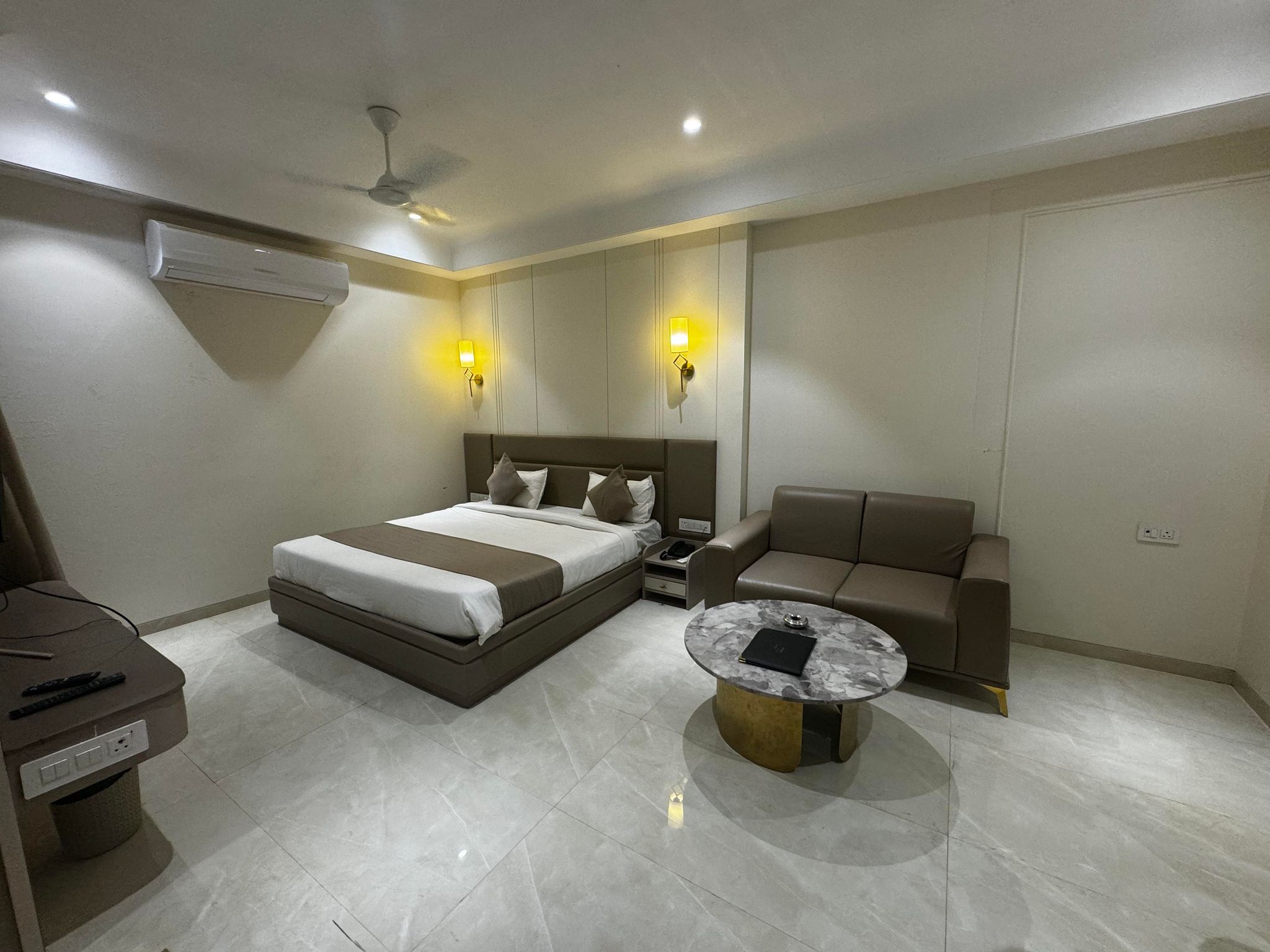 Fortune Inn Deluxe Room