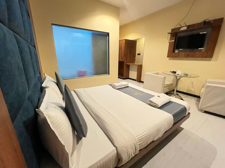 DELUXE ROOM