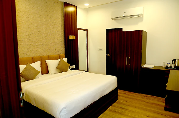 Super Executive ( Free 2 Movie Ticket AFTER 9 PM)