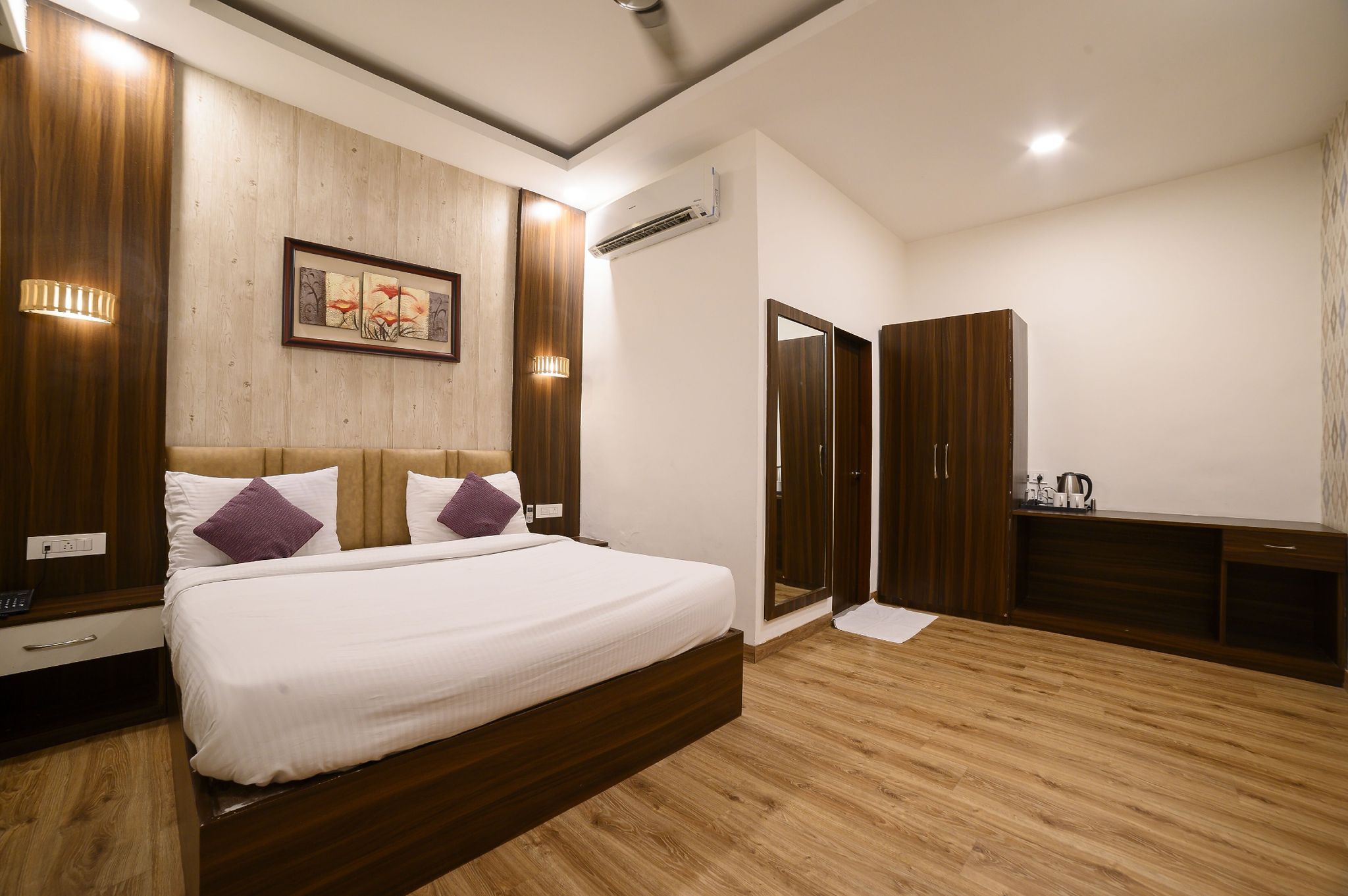 Suite Room ( Free Movie Ticket AFTER 9 PM)